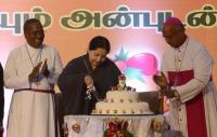 TN CM Jayalalithaa with Protestant and Catholic Tamil bishops