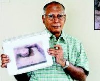 Dr. R. Nagaswamy with Ayodhya Hindu artefact photo.