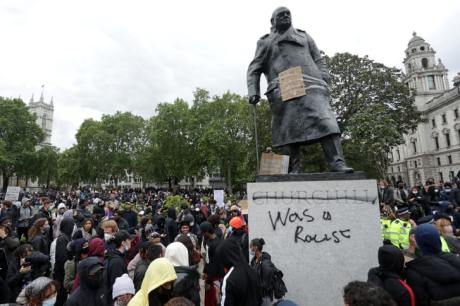 Churchill statue in London defaced (June 7, 2020).