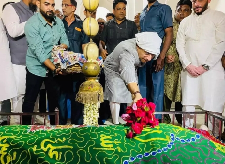 Akbaruddin Owaisi visits the tomb of Aurangzeb at Khuldabad in Maharashtra