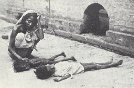 Children dead in a Calcutta street (22 August 1943).